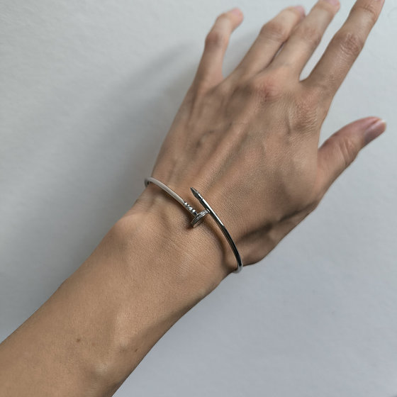 Silver bracelet with cubic zirconia