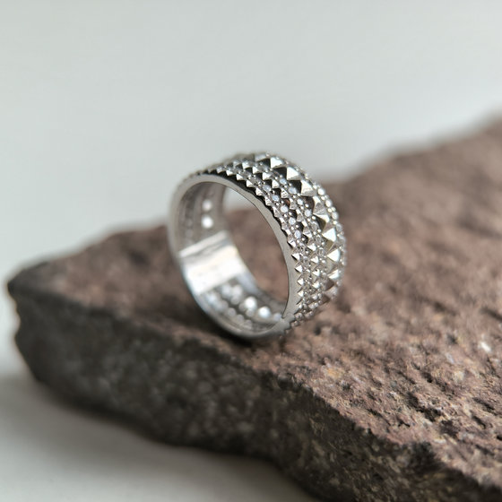 Серебряное кольцо с фианитами