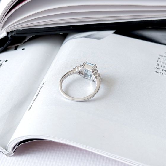 Silver ring with topaz 2.13ct