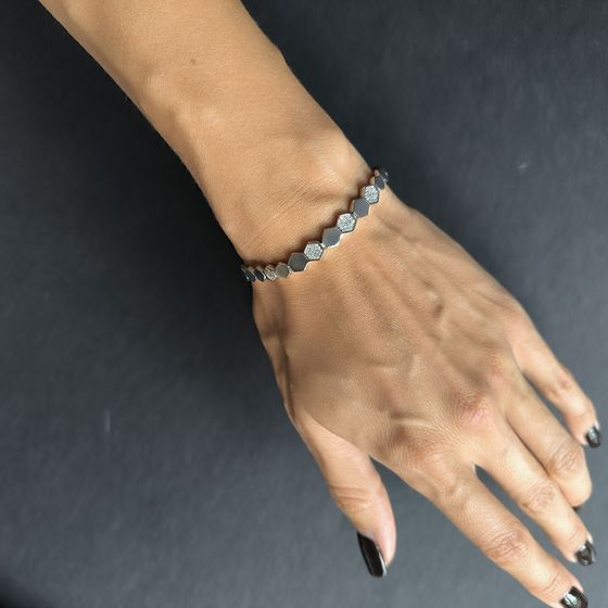 Silver bracelet with phianites