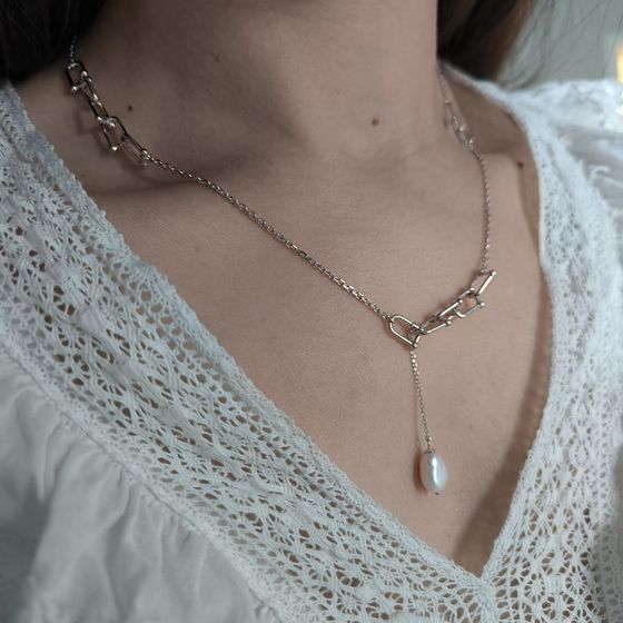 Silver necklace with baroque pearls