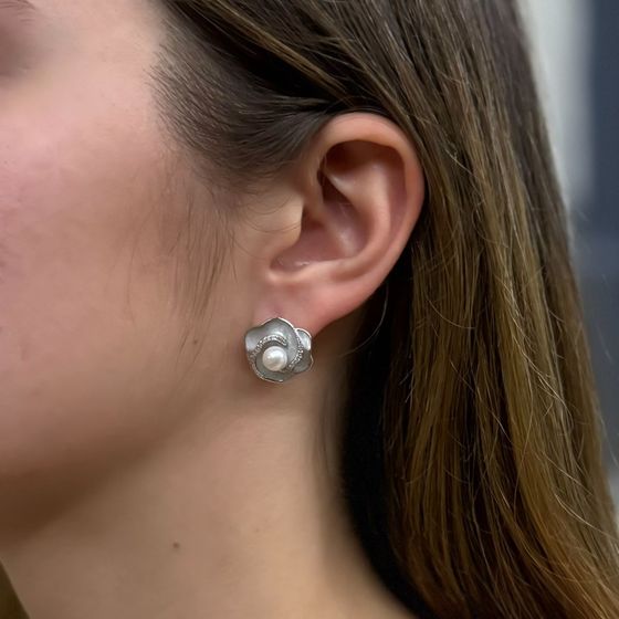 Silver earrings with 4.275ct pearls, mother of pearl