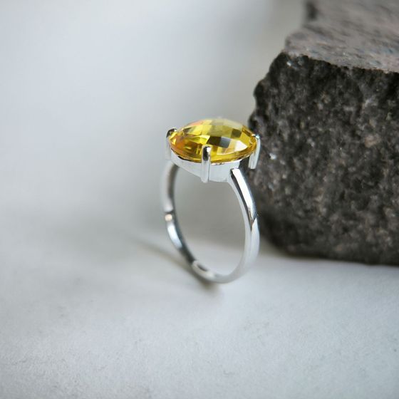 Silver ring with a 4.178 ct nano citrine