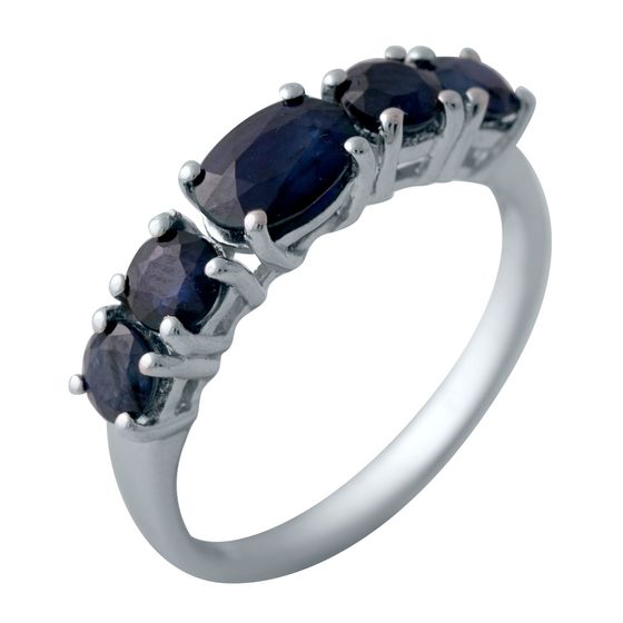 Silver ring with a 3.312-carat sapphire