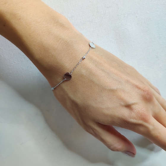 Gold bracelet without stones