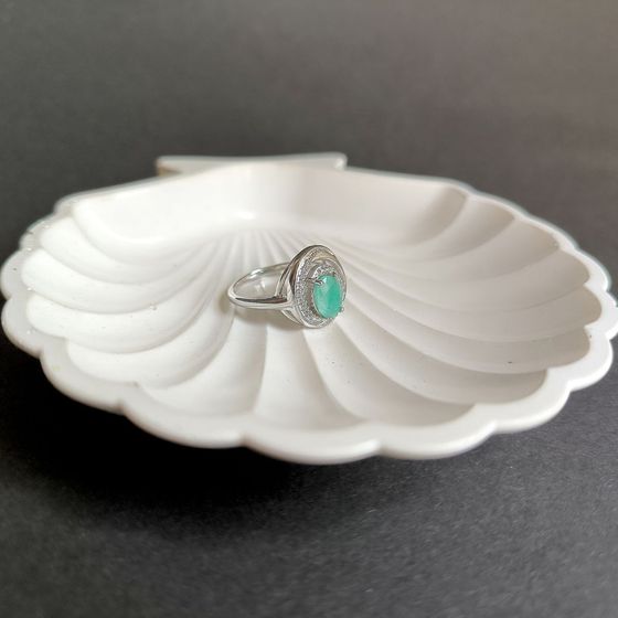 Sterling silver ring with emerald 1.35ct, phianites