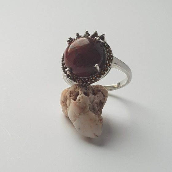 Серебряное кольцо с , топазом белым