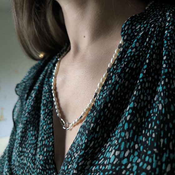 Silver necklace with baroque pearls