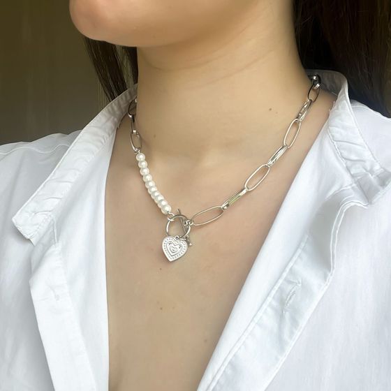 Silver necklace with pearls