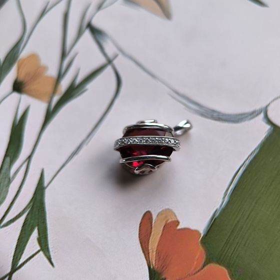 Серебряная подвеска с гранатом 3.993ct