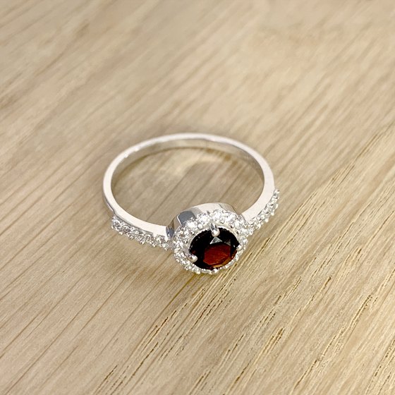 Silver ring with a 1.007-carat garnet
