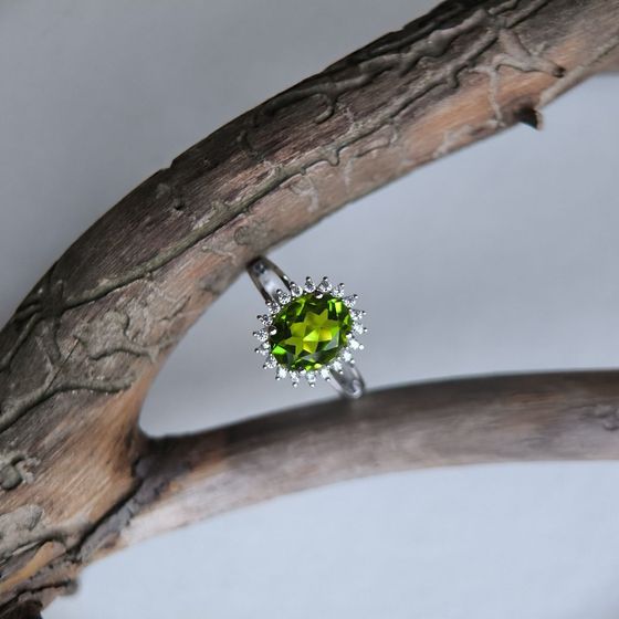 Серебряное кольцо с хризолітом 5.4ct