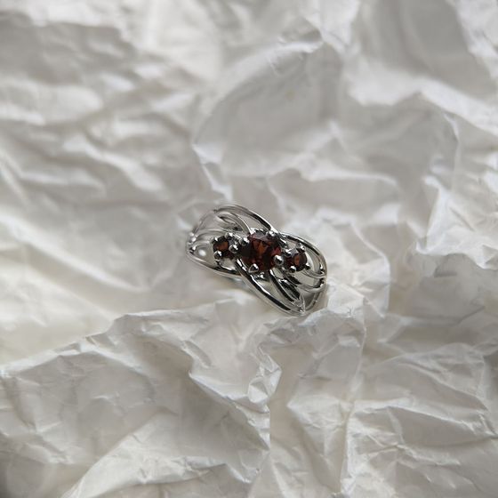 Срібна каблучка з гранатом 0.883ct