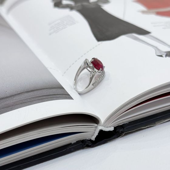 Silver ring with ruby 5.815ct