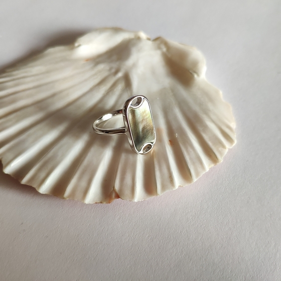 Sterling silver ring with mother-of-pearl 1.525ct