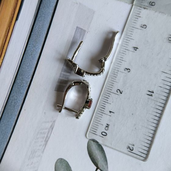 Серебряные серьги с гранатом 0.913ct, фианитами