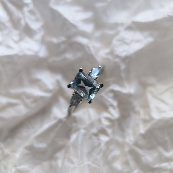 Серебряное кольцо с топазом 2.25ct