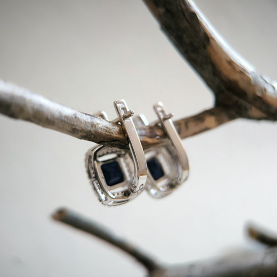 Серебряные серьги с сапфиром 5.717ct, фианитами