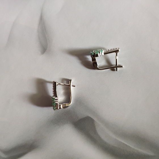 Серебряные серьги с изумрудом 0.97ct