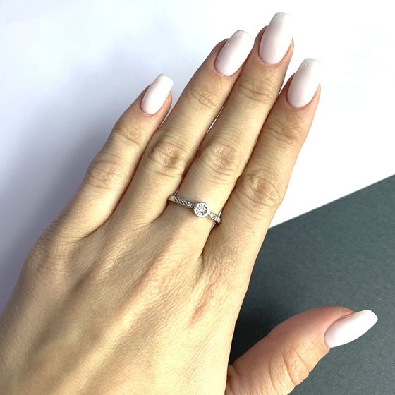 Серебряное кольцо с бриллиантом 0.05ct
