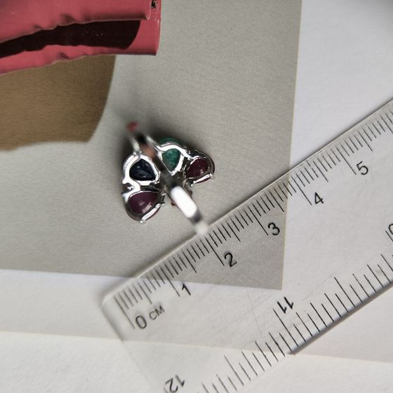 Silver ring with 1.917ct sapphire, emerald, ruby