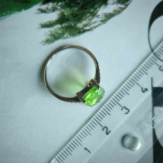 Silver ring with a 3.245 ct nano chrysolite