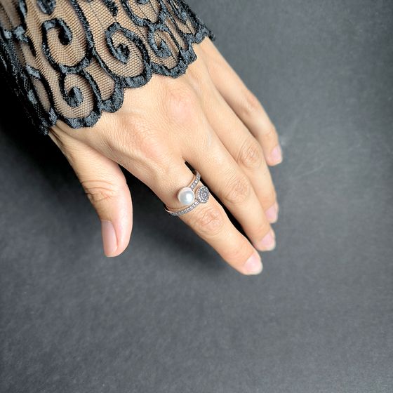 Silver ring with pearls and cubic zirconia