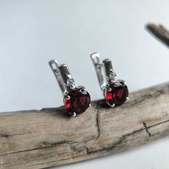 Серебряные серьги с гранатом nano 3.188ct, фианитами