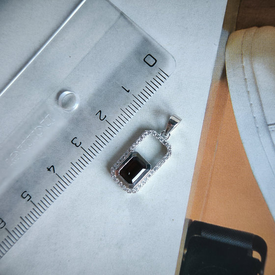 Срібна підвіска з гранатом 1.588ct