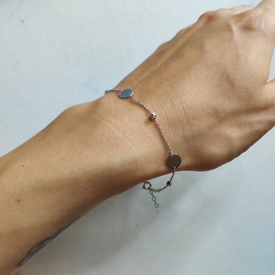 Gold bracelet without stones