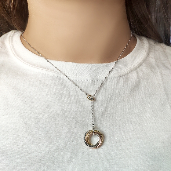 Silver necklace with phianites