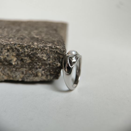 Серебряное кольцо с жемчугом 2.5ct