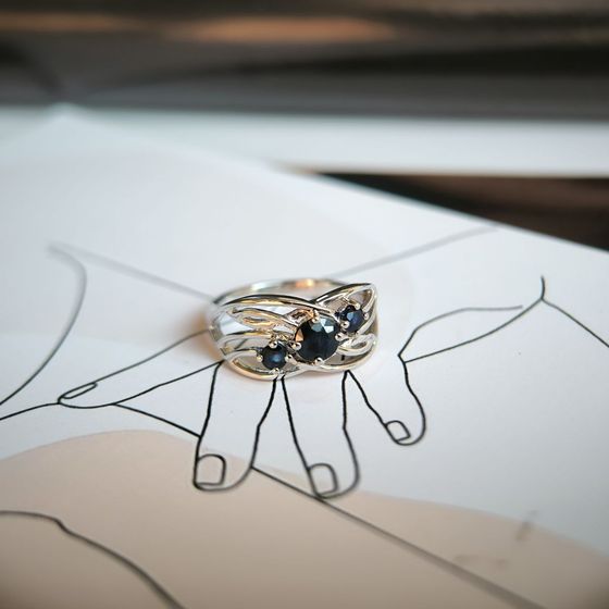 Silver ring with sapphire 0.938ct