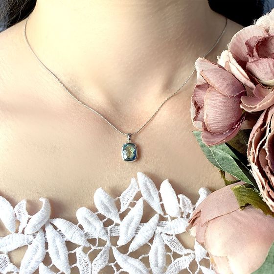 Silver pendant with mystic topaz
