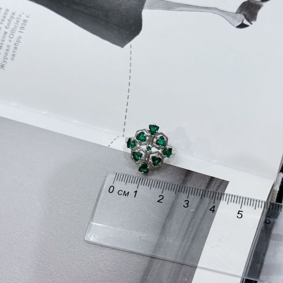 Silver ring with a 1.725-carat emerald