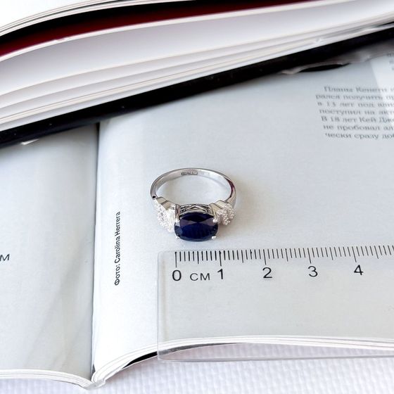 Sterling silver ring with 3.507ct sapphire, pave diamonds