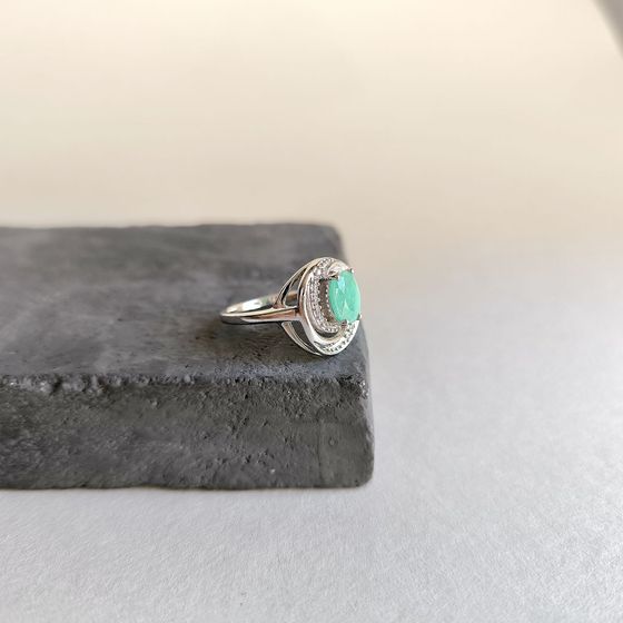 Sterling silver ring with emerald 1.35ct, phianites