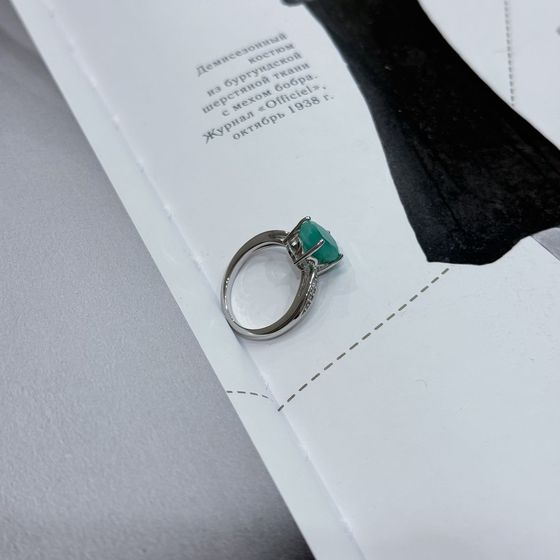 Silver ring with a 2.483-carat emerald and cubic zirconia
