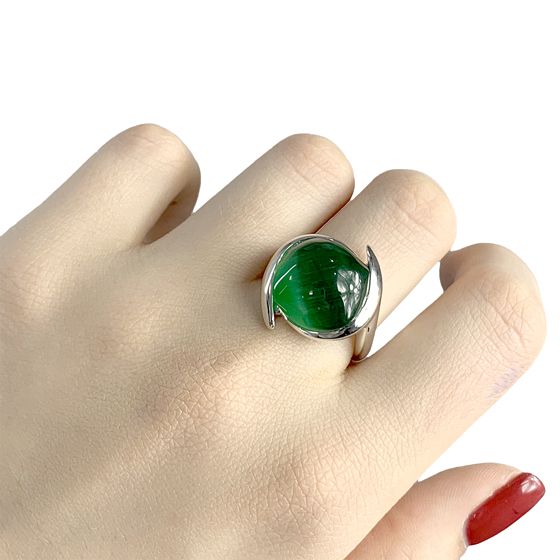 Silver cat's eye ring