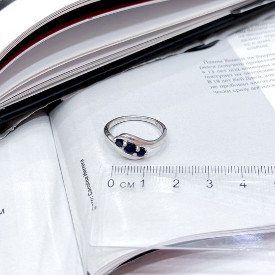Silver ring with sapphire 0.683ct