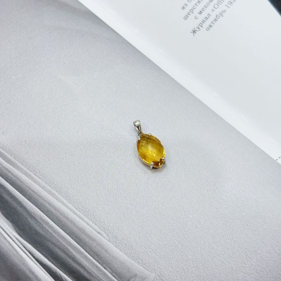 Silver pendant with a 5.25 ct nano citrine