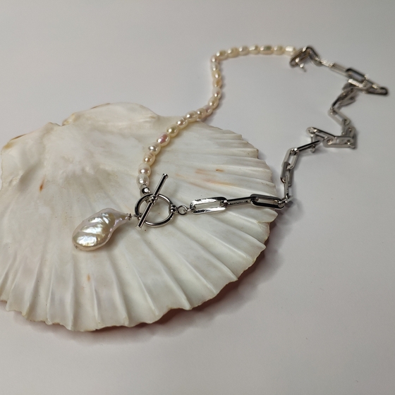 Серебряное колье с жемчугом барочным