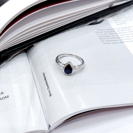Sterling silver ring with sapphire 1.757ct, phianites