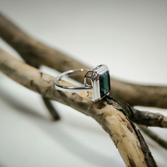 Silver ring with topaz London Blue 3ct