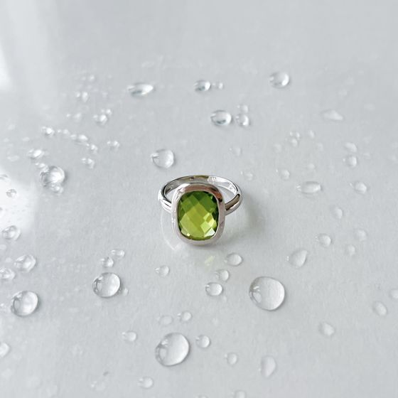 Серебряное кольцо с хризолітом 6.933ct