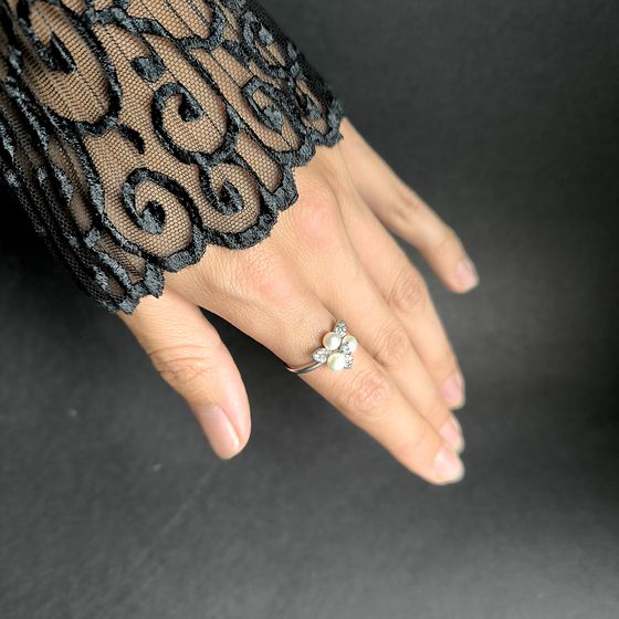 Silver ring with pearls and cubic zirconia
