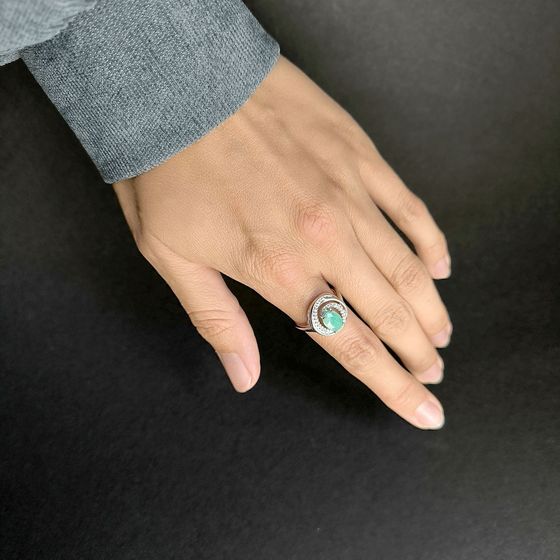 Sterling silver ring with emerald 1.35ct, phianites