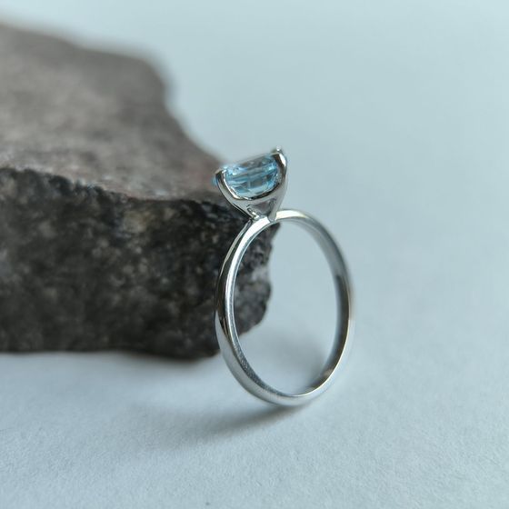 Серебряное кольцо с топазом 2.219ct