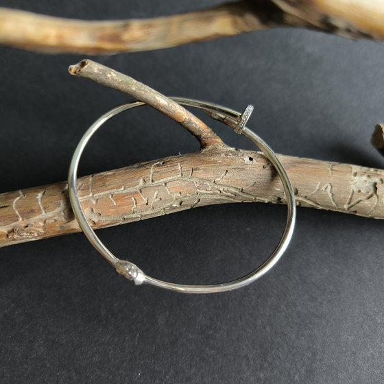 Silver bracelet with cubic zirconia