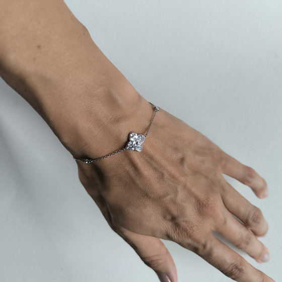 Silver bracelet with cubic zirconia